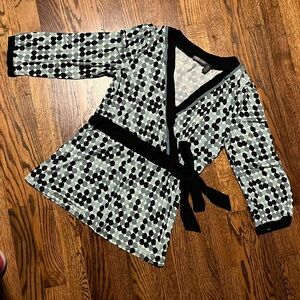 Apt 9 Stretch Women’s 3/4 sleeve Shirt Small Polka Dot Tie